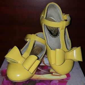 Joyfolie size 7 Vivian bow shoes